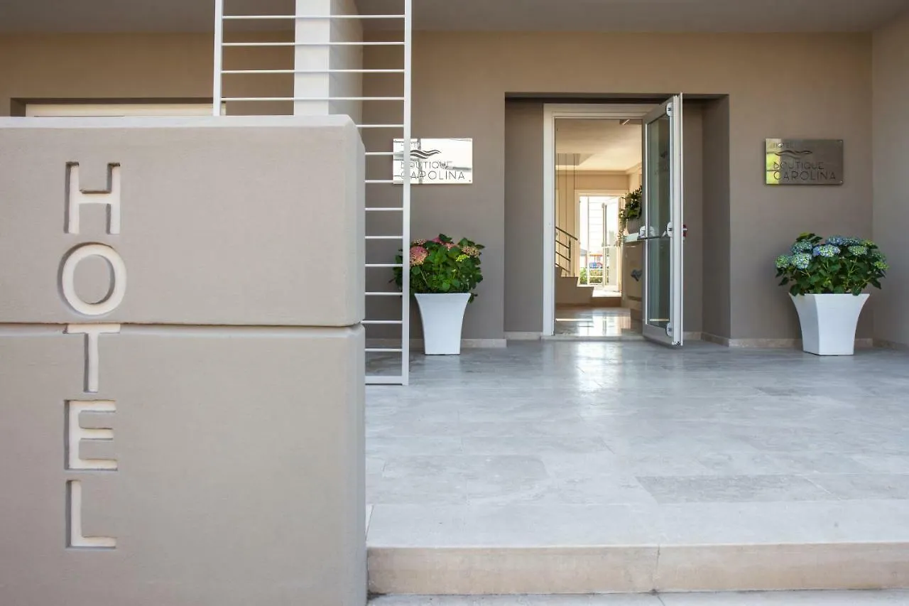מרינה די קסטנייטו קרדוצ'י Hotel Boutique Carolina
