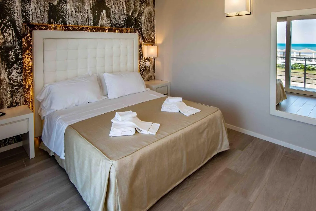 מרינה די קסטנייטו קרדוצ'י Hotel Boutique Carolina מרינה די קסטנייטו קרדוצ'י